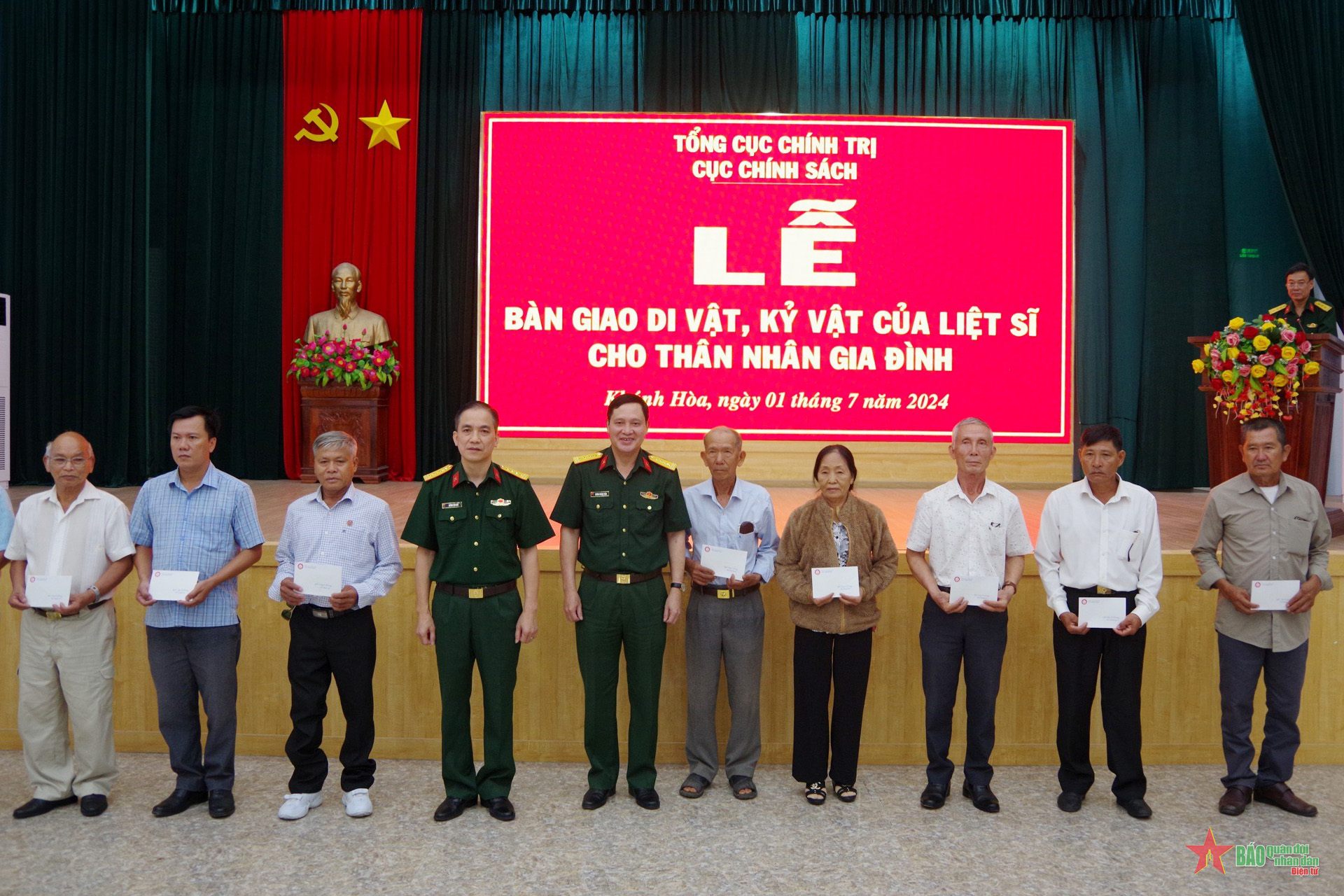 Bàn giao di vật, kỷ vật của 11 liệt sĩ tại Khánh Hòa